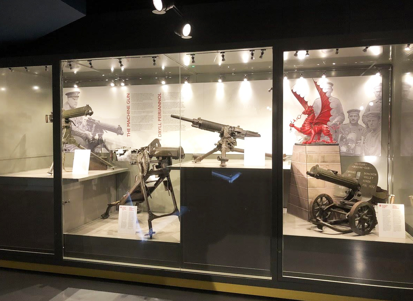 museum-galleries-exhibition-cabinets-cases-displays