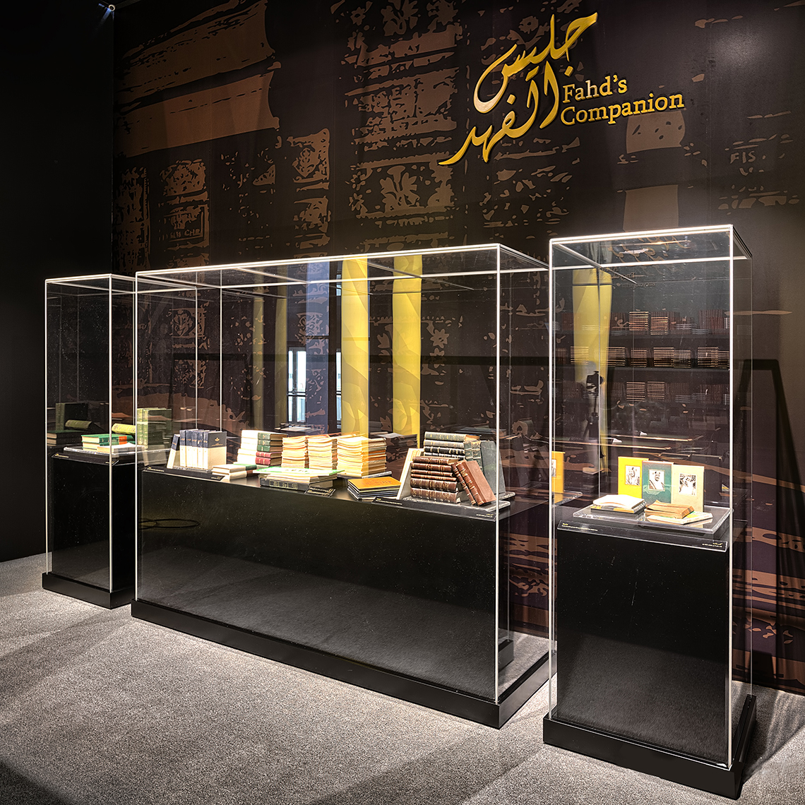 museum-galleries-exhibition-cabinets-cases-displays