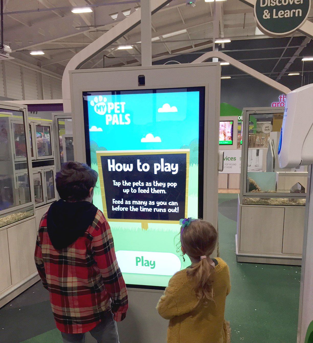 retail-screen-display-touchscreen-interactive-screens-theatre